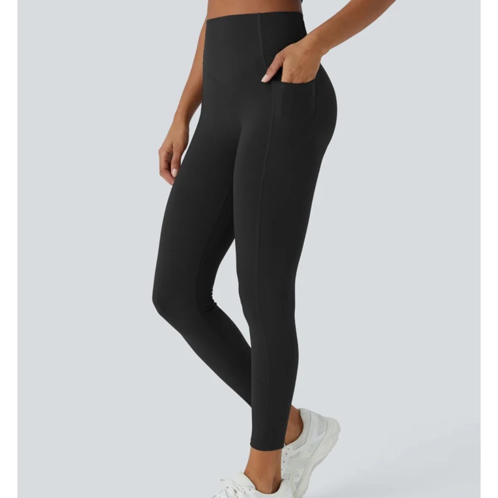 Sleek Black Leggings with Pockets